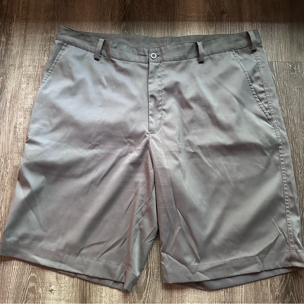 Nike Golf Gray Dri-Fit Shorts Size 38” Waist
